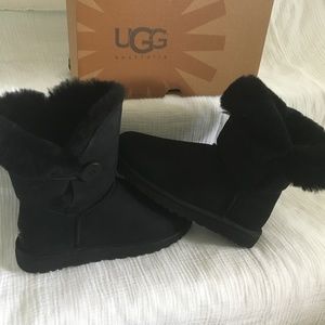 UGG Bailey Button Boot, Black, Size 9